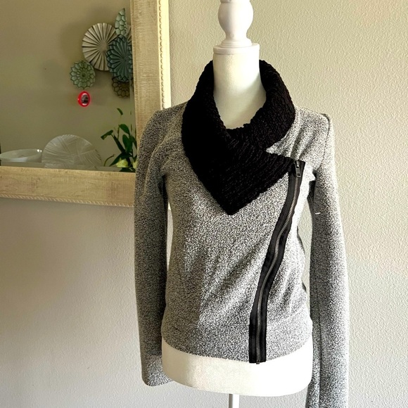 T-SHIRT Sweaters - T-SHIRT: Gray long sleeve sweater with black collar and front side zipper SizeXS